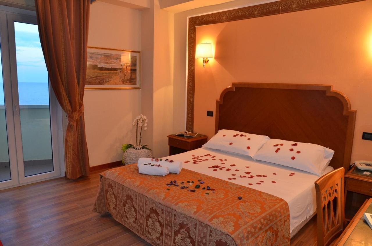 Grand Hotel Montesilvano Marina Esterno foto