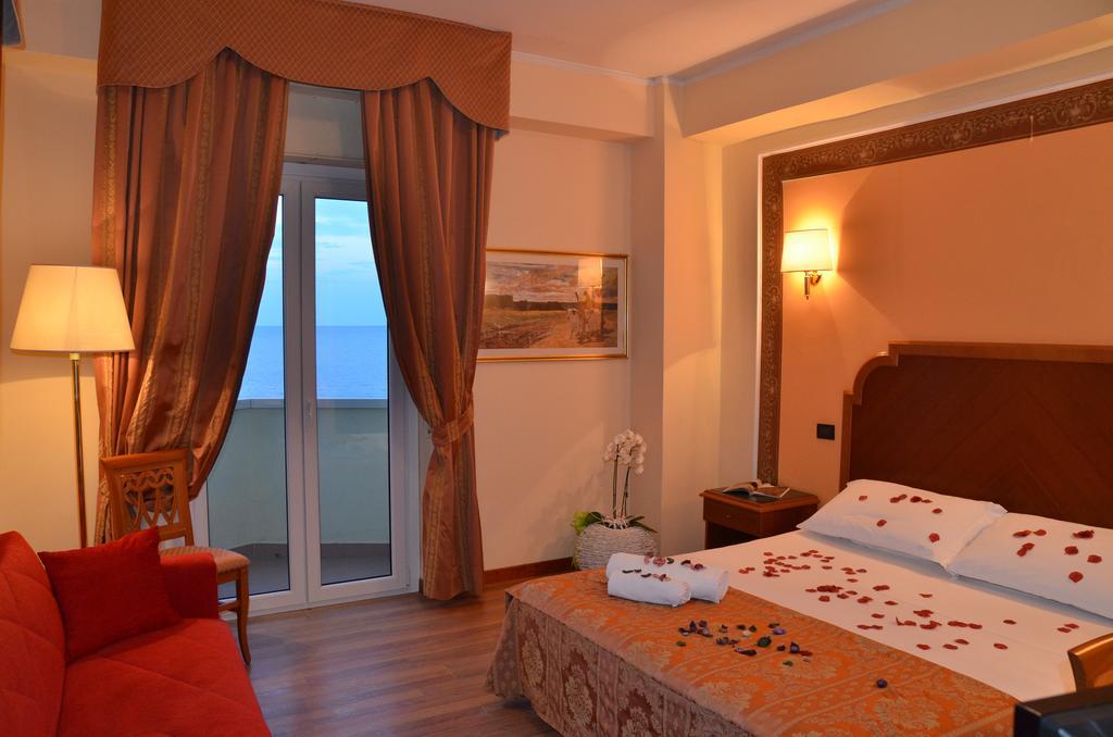 Grand Hotel Montesilvano Marina Esterno foto