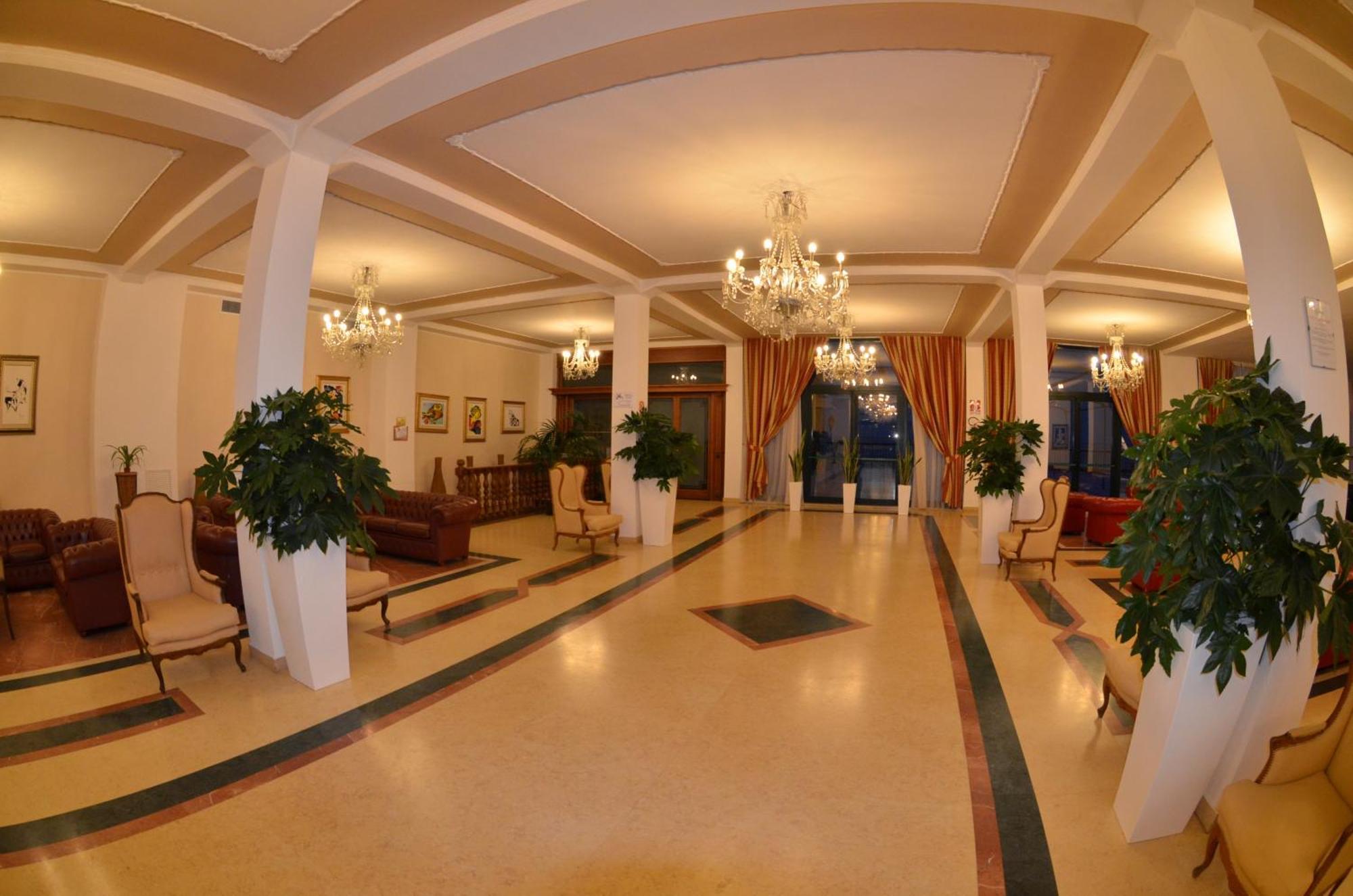 Grand Hotel Montesilvano Marina Esterno foto