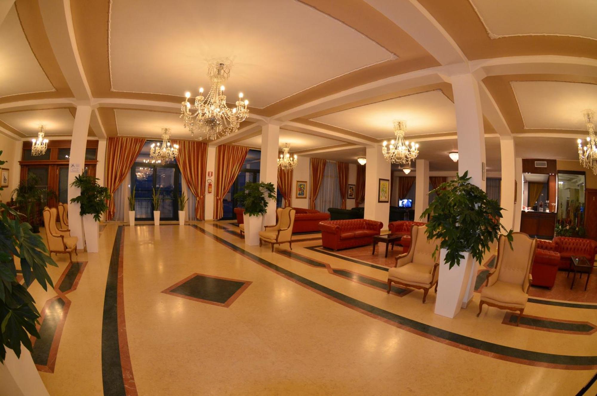 Grand Hotel Montesilvano Marina Esterno foto