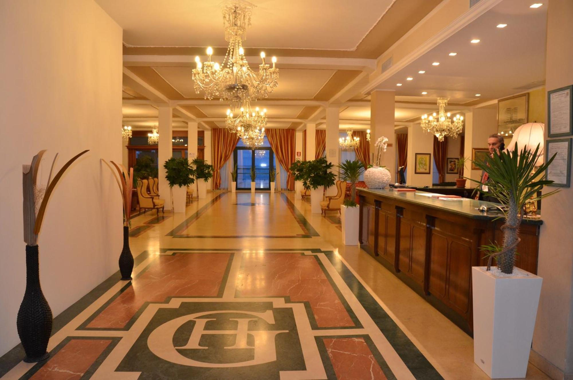 Grand Hotel Montesilvano Marina Esterno foto