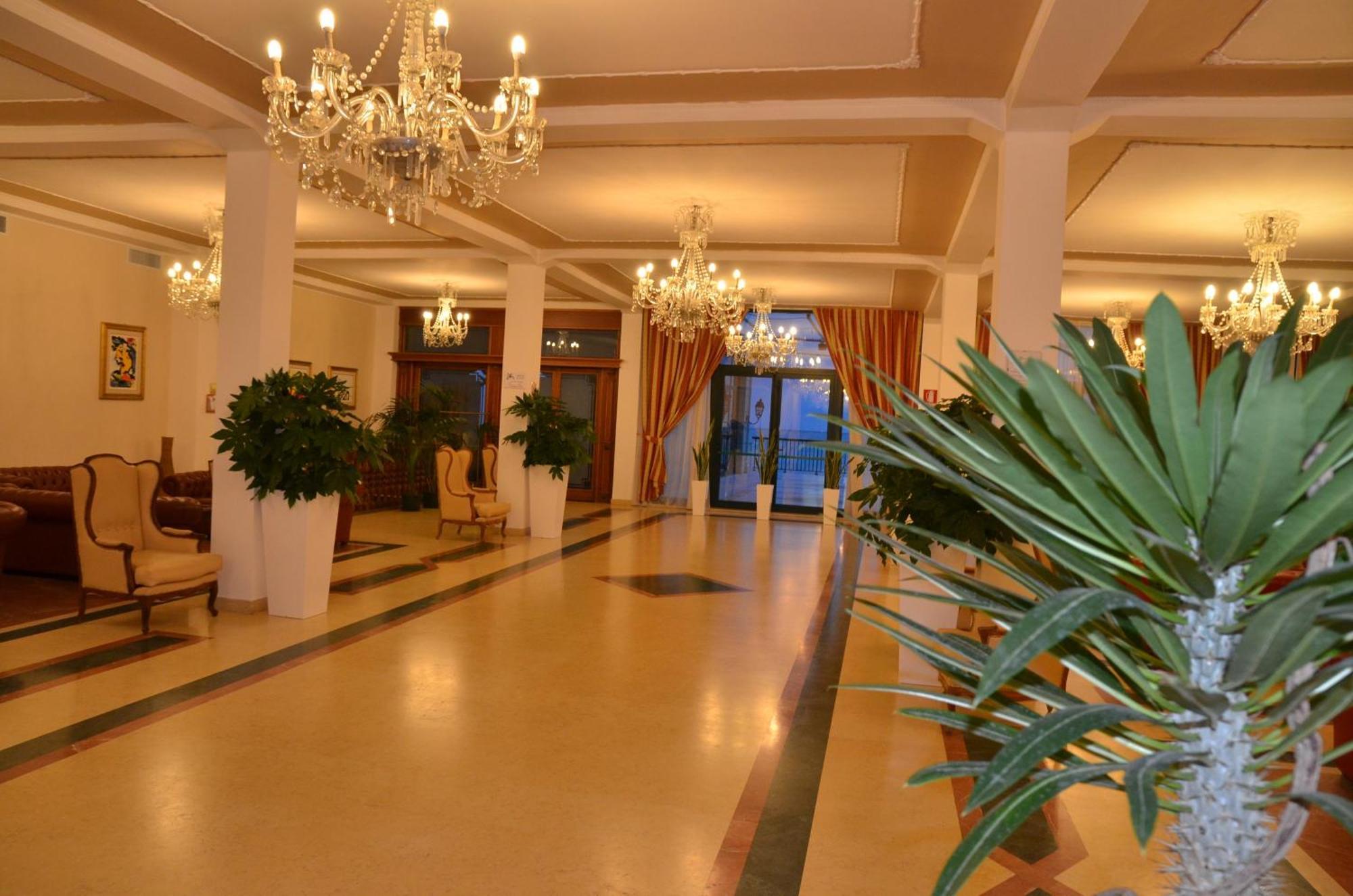 Grand Hotel Montesilvano Marina Esterno foto