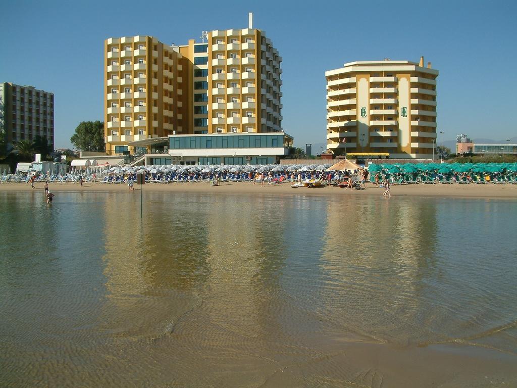 Grand Hotel Montesilvano Marina Esterno foto