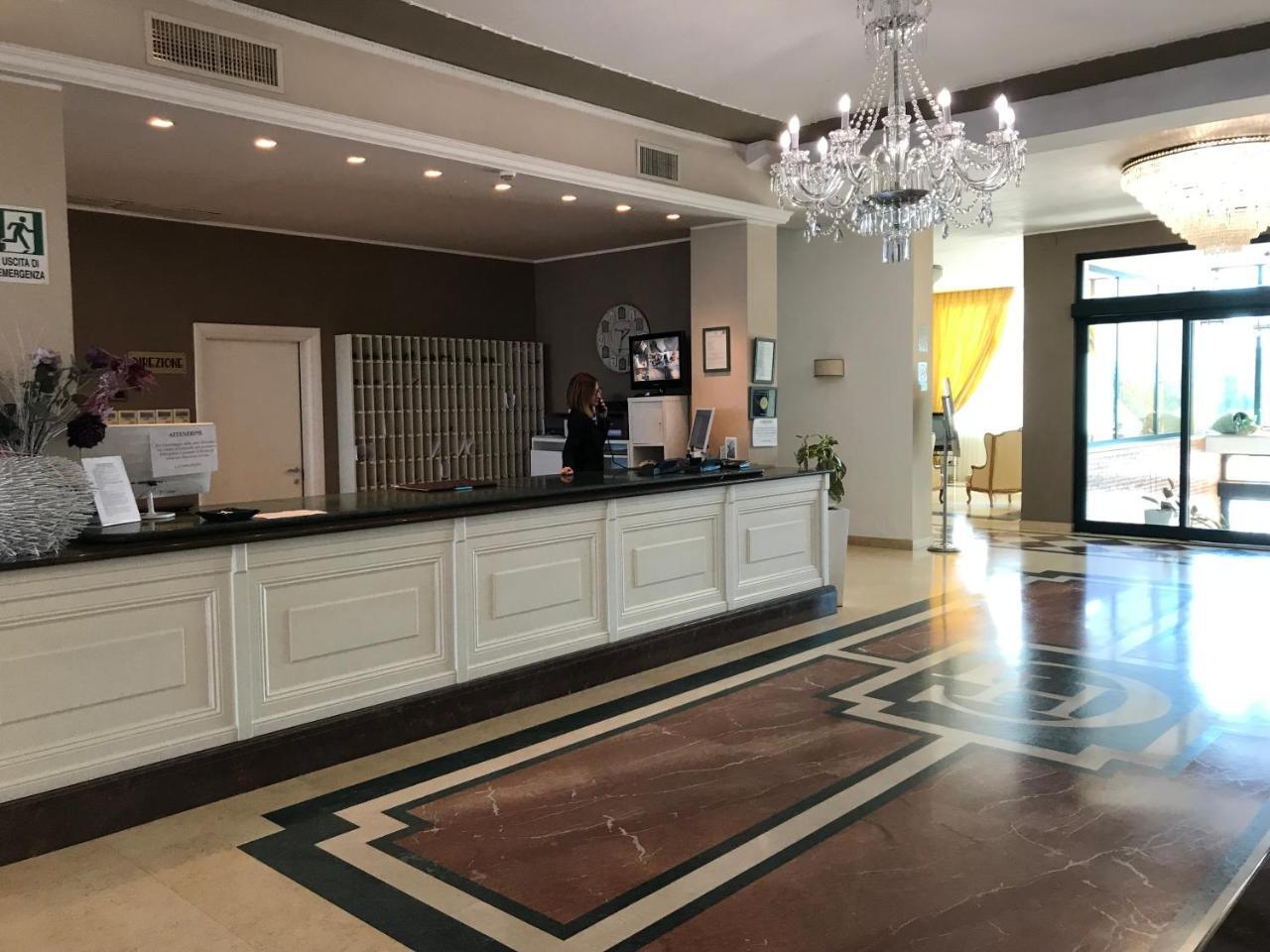 Grand Hotel Montesilvano Marina Esterno foto