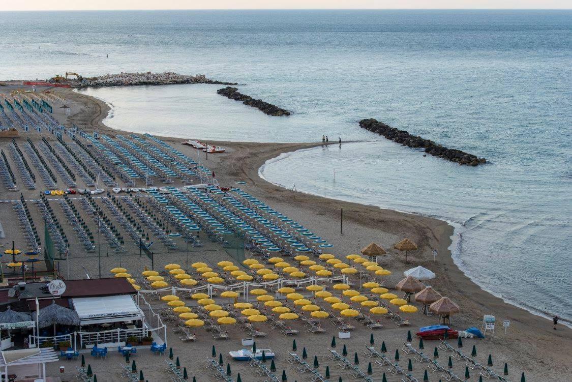 Grand Hotel Montesilvano Marina Esterno foto