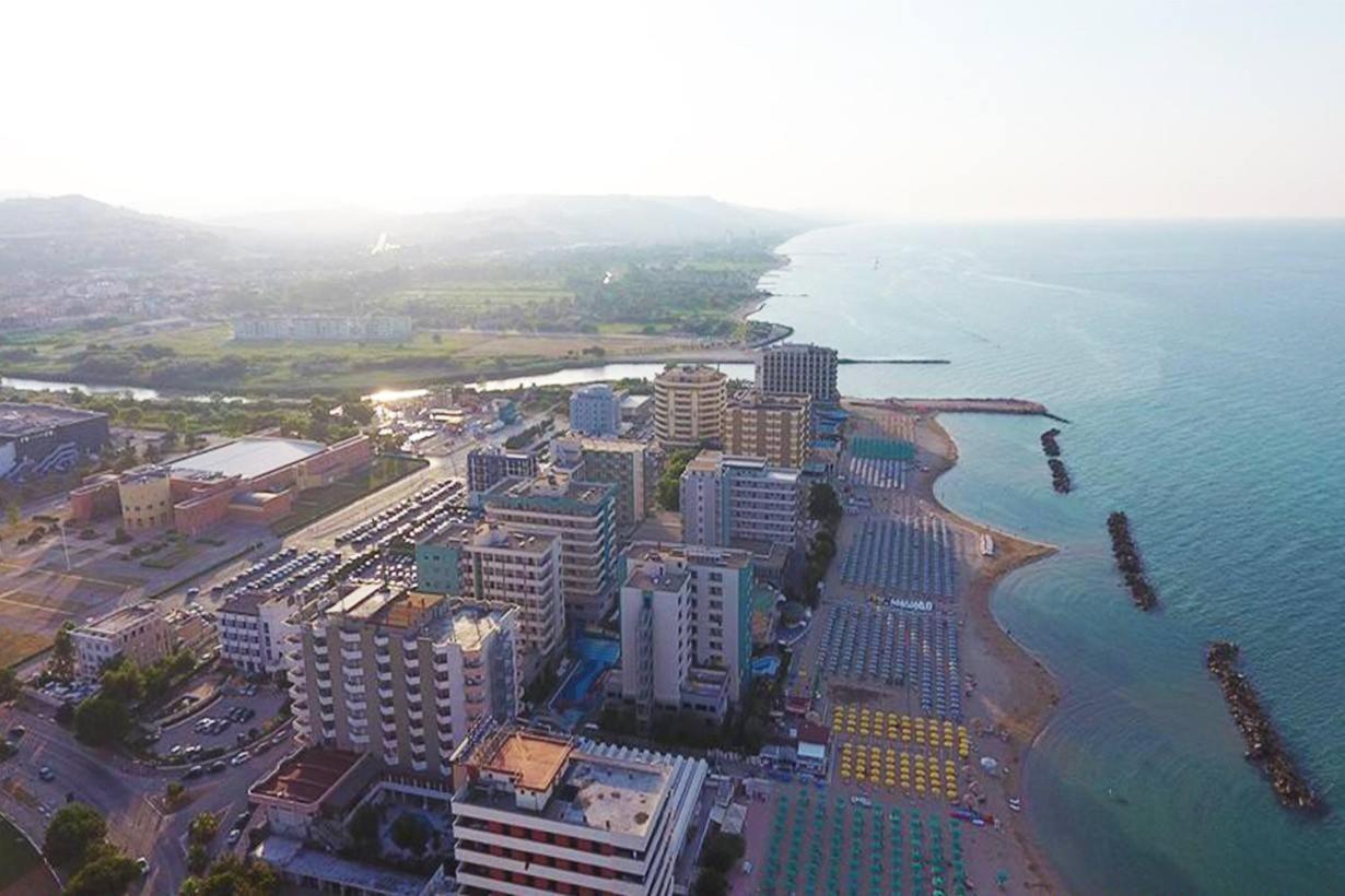 Grand Hotel Montesilvano Marina Esterno foto